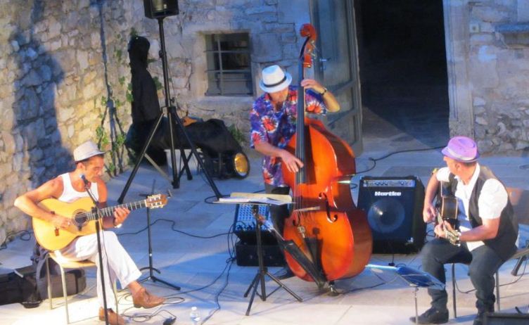 Chanteurs musicien fleurie mariage, photos